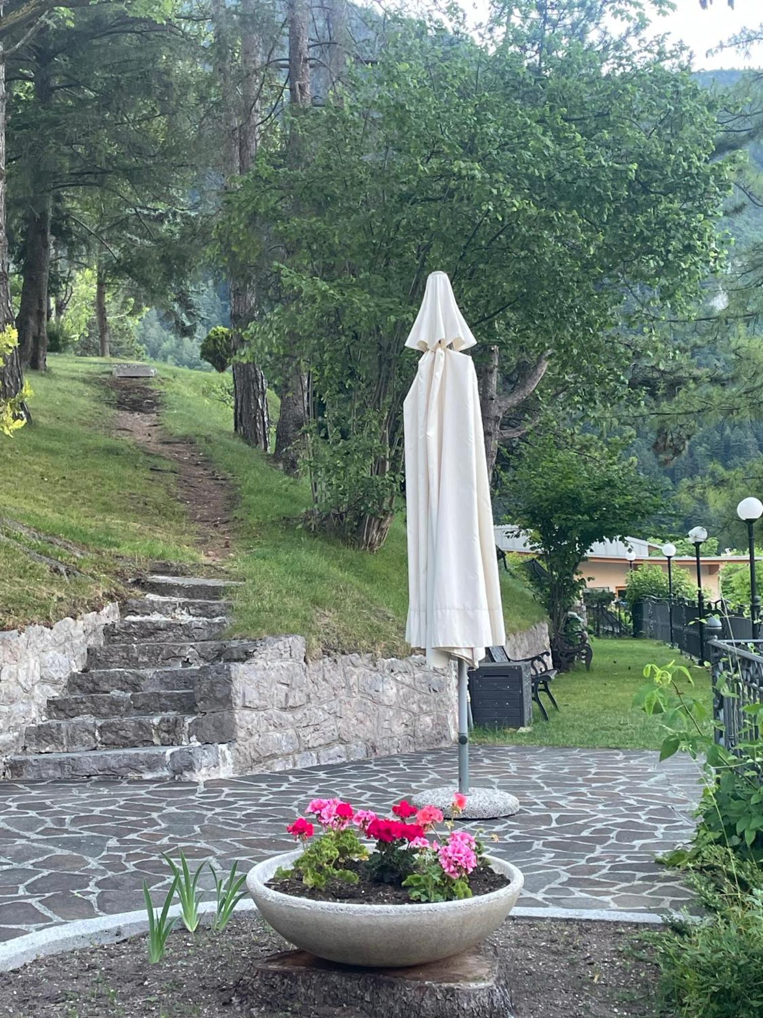 Hotel Miralago Molveno Exterior foto