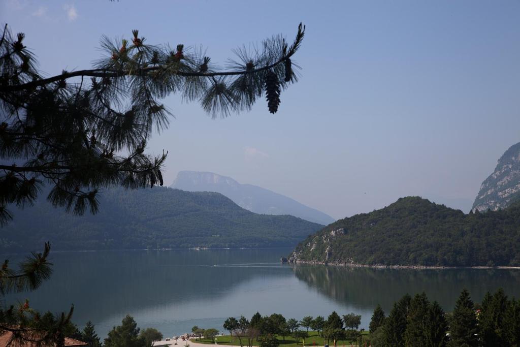 Hotel Miralago Molveno Exterior foto