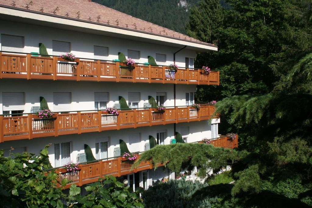 Hotel Miralago Molveno Exterior foto