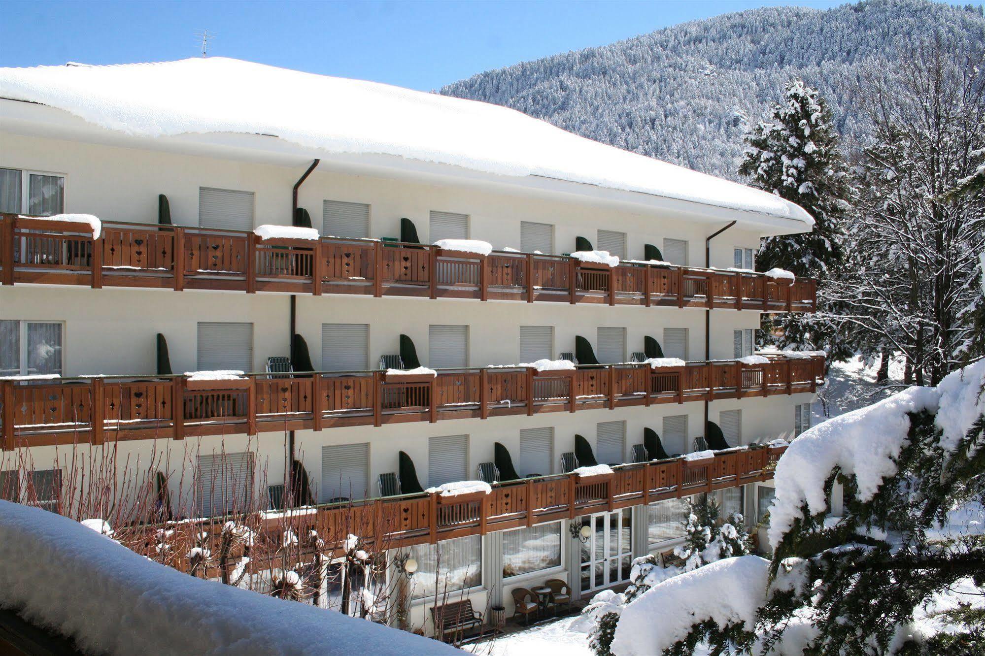 Hotel Miralago Molveno Exterior foto