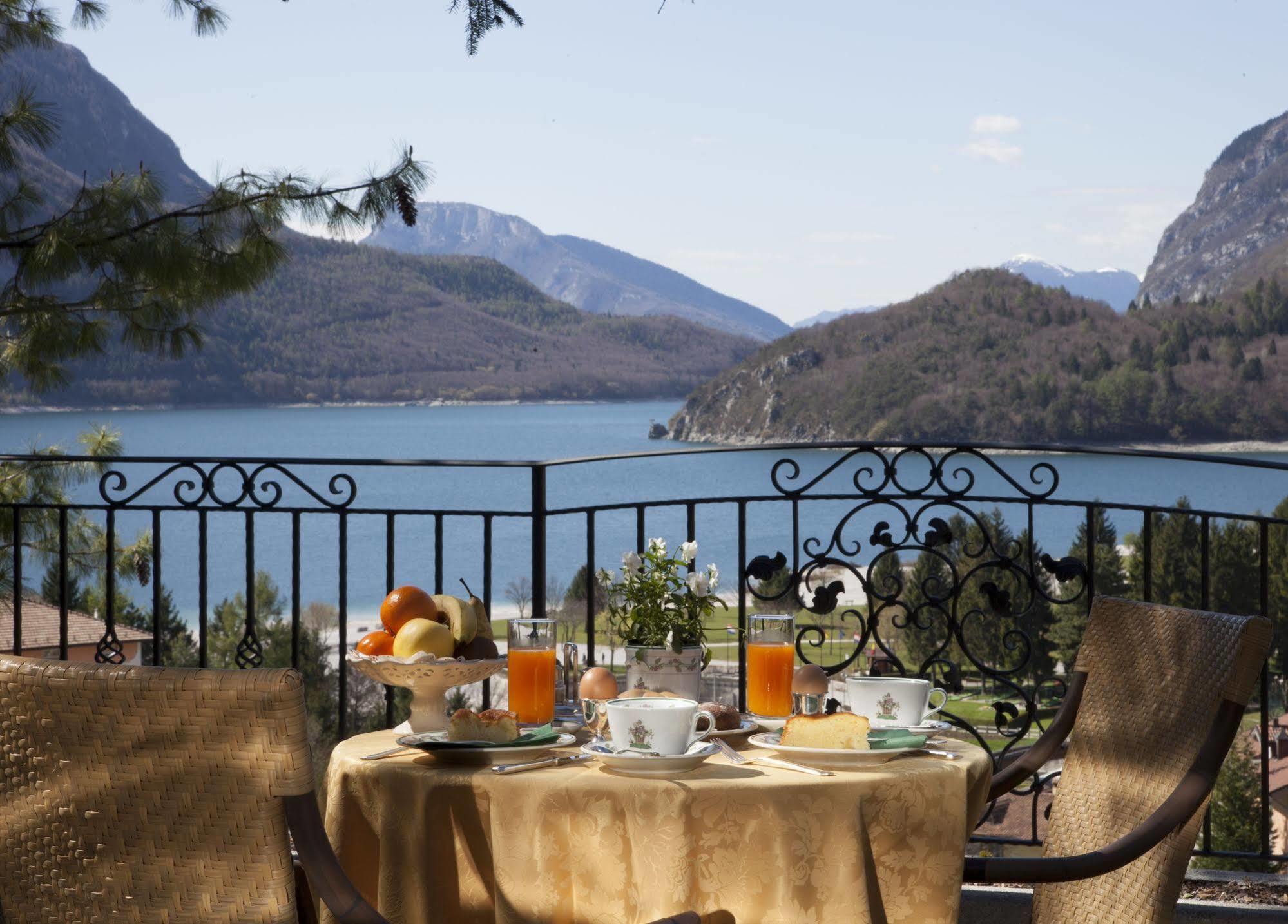 Hotel Miralago Molveno Exterior foto